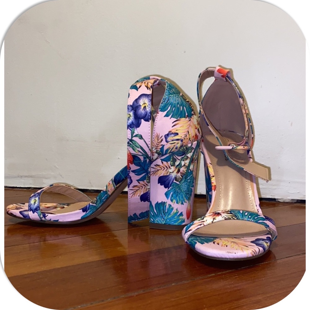 NEVER WORN— 8 1/2 floral chunky heels with ankle buckle